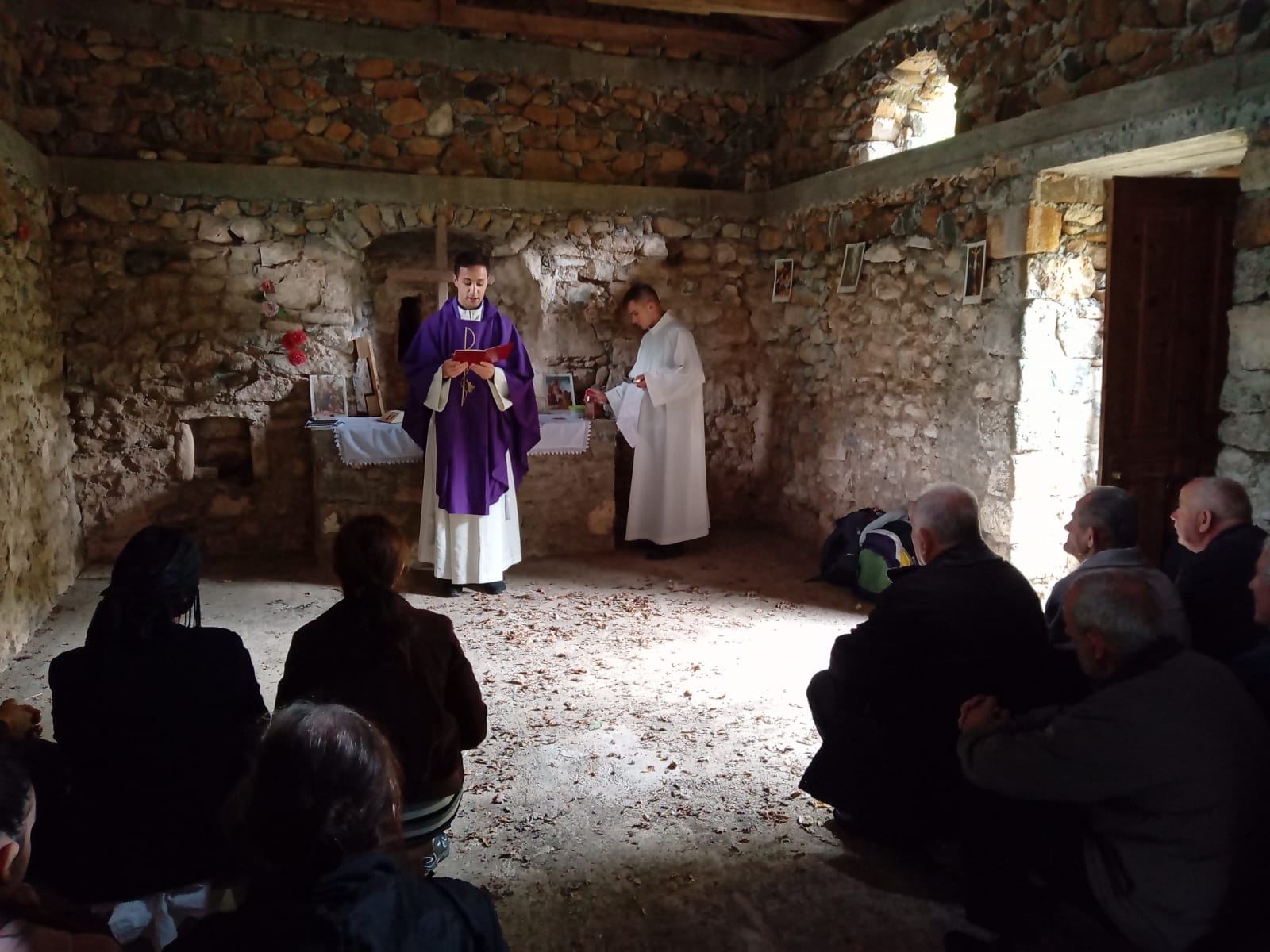 Commemorazione dei defunti nel villaggio di Dush